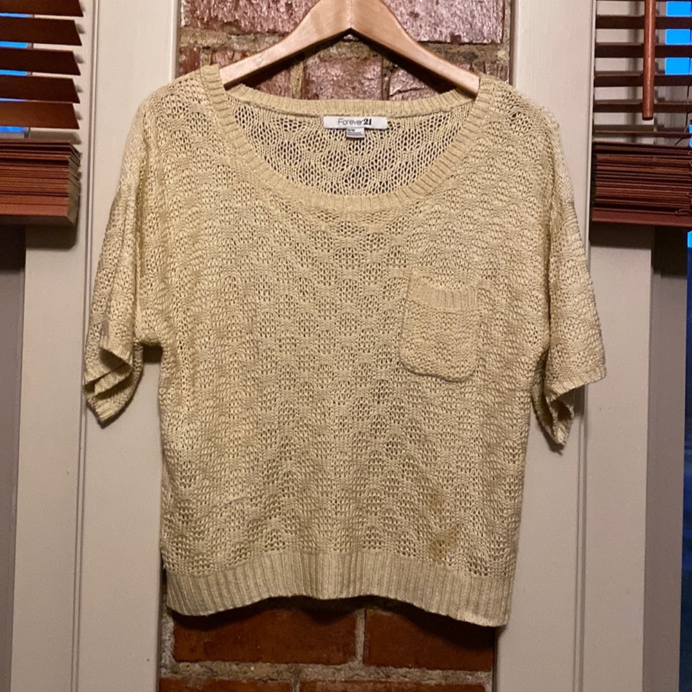 Short sleeve sweater